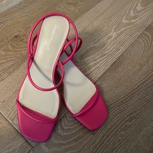 Marc Fisher Galvin block heel strappy sandal Hot pink. Size 9.5
